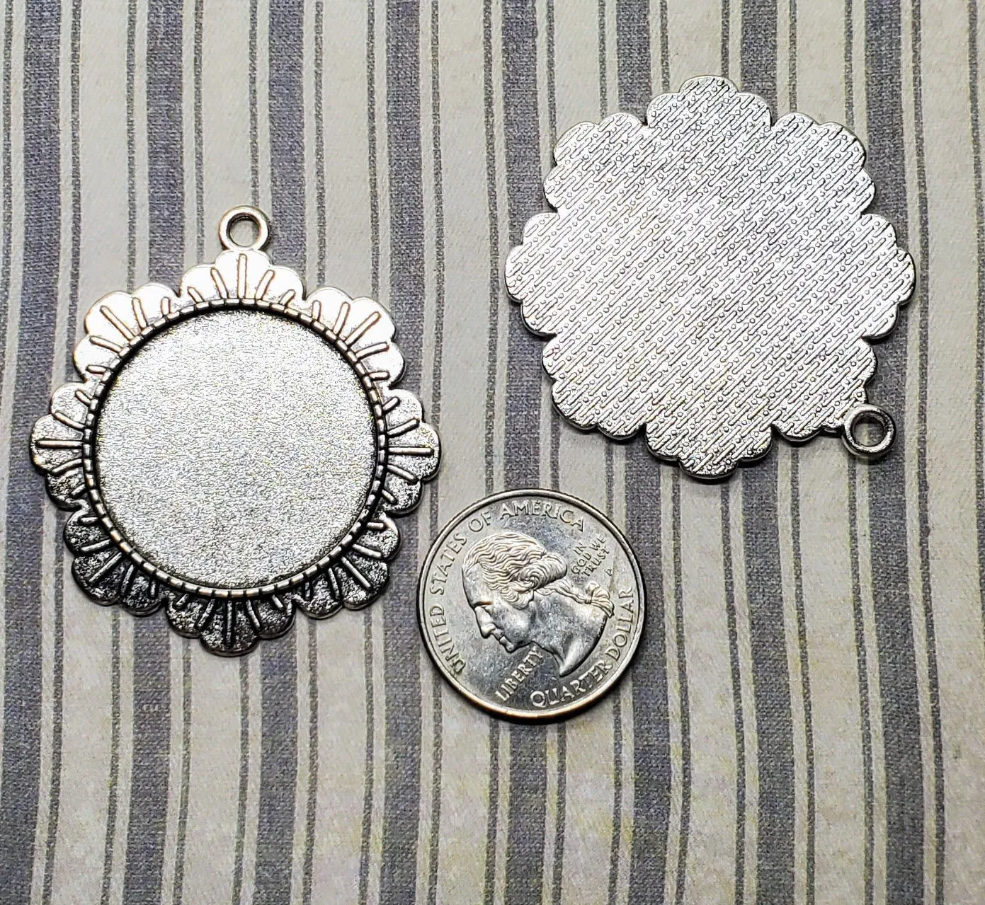 30mm Flower Antique Silver Pendant Setting Bezels (2) - L1102