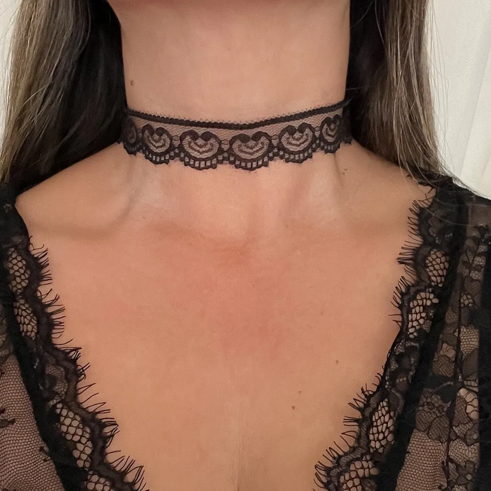 Belle Lace Choker - White or Black