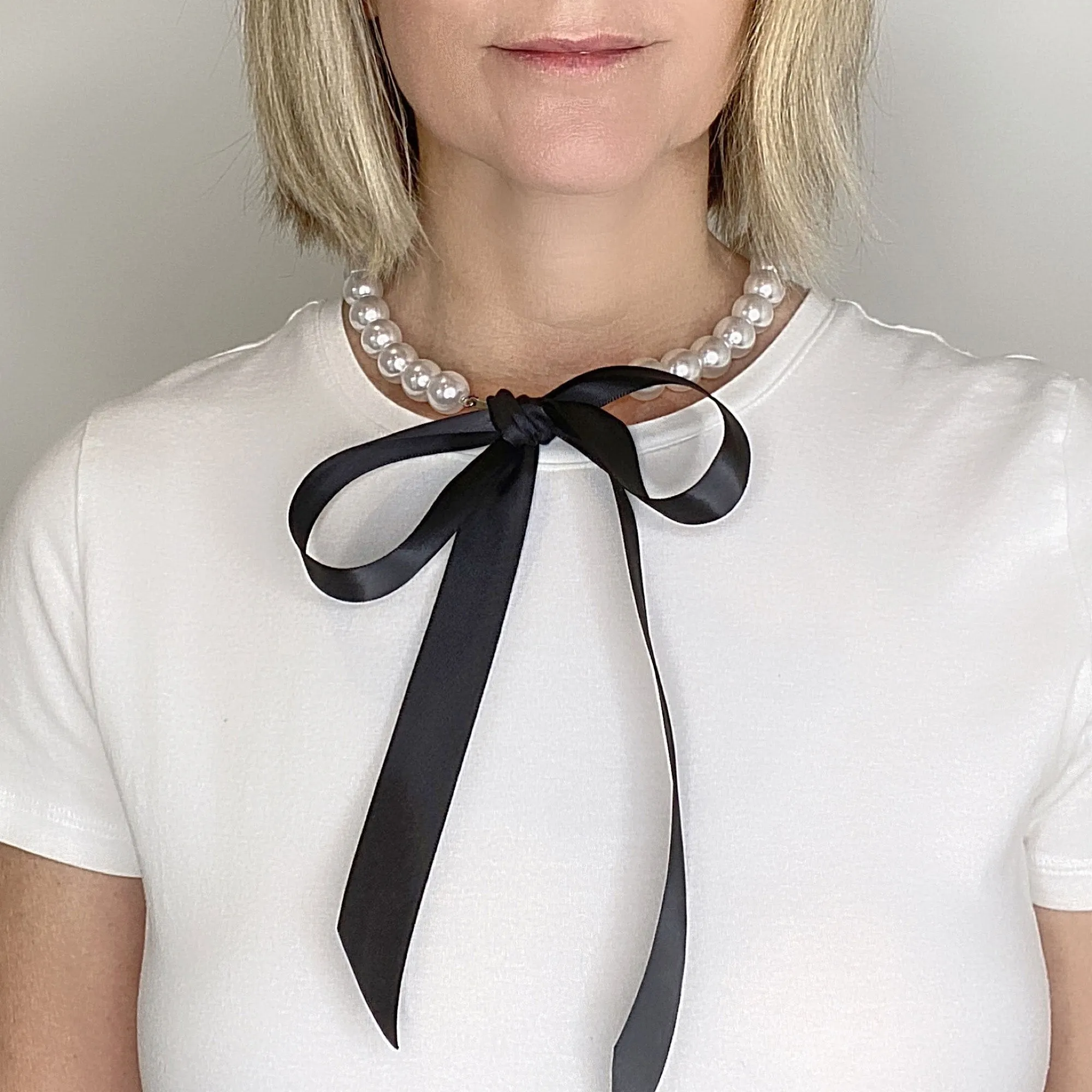 DOTTY grey ribbon pearl necklace