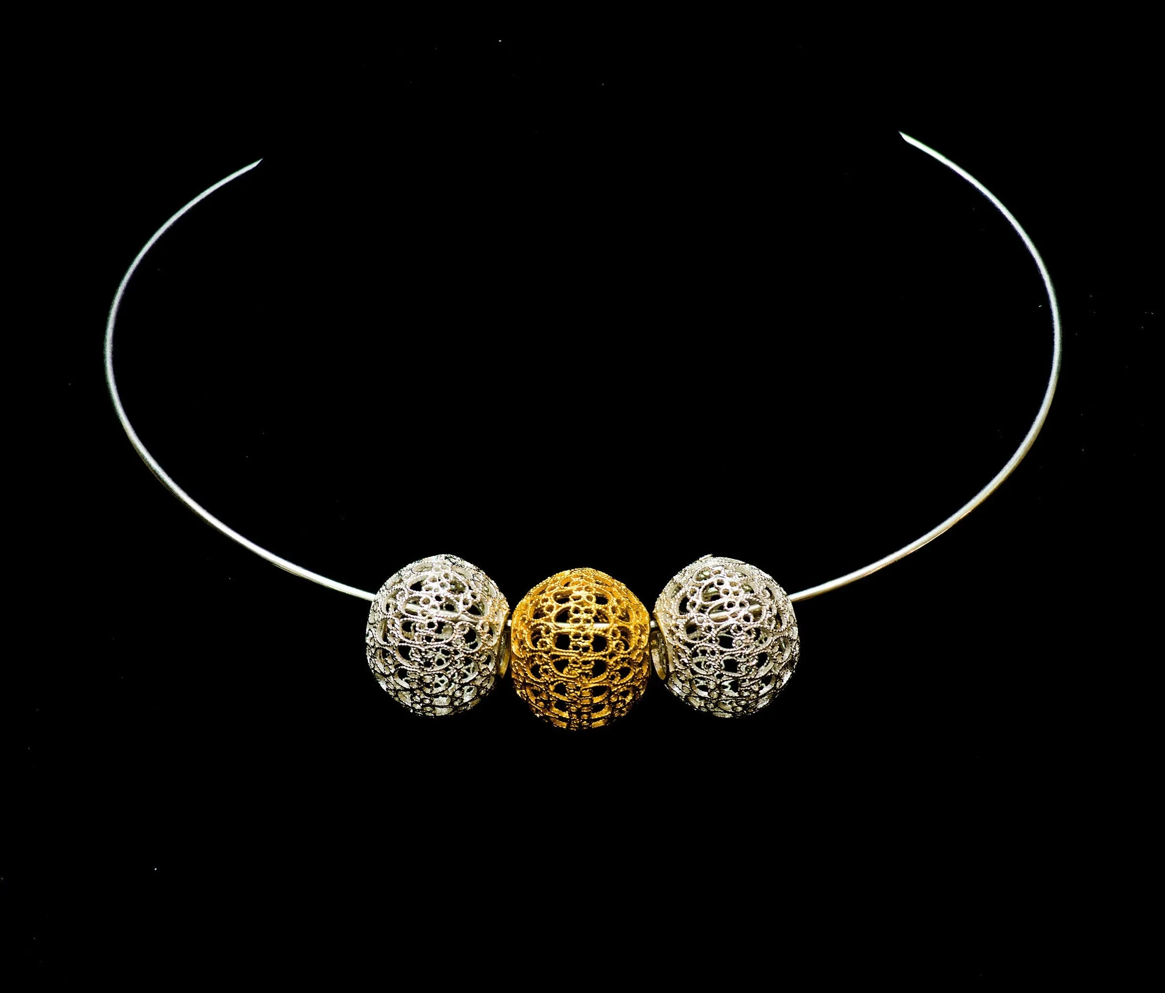 LUCRECIA GOLD CHOKER NECKLACE FILIGREE