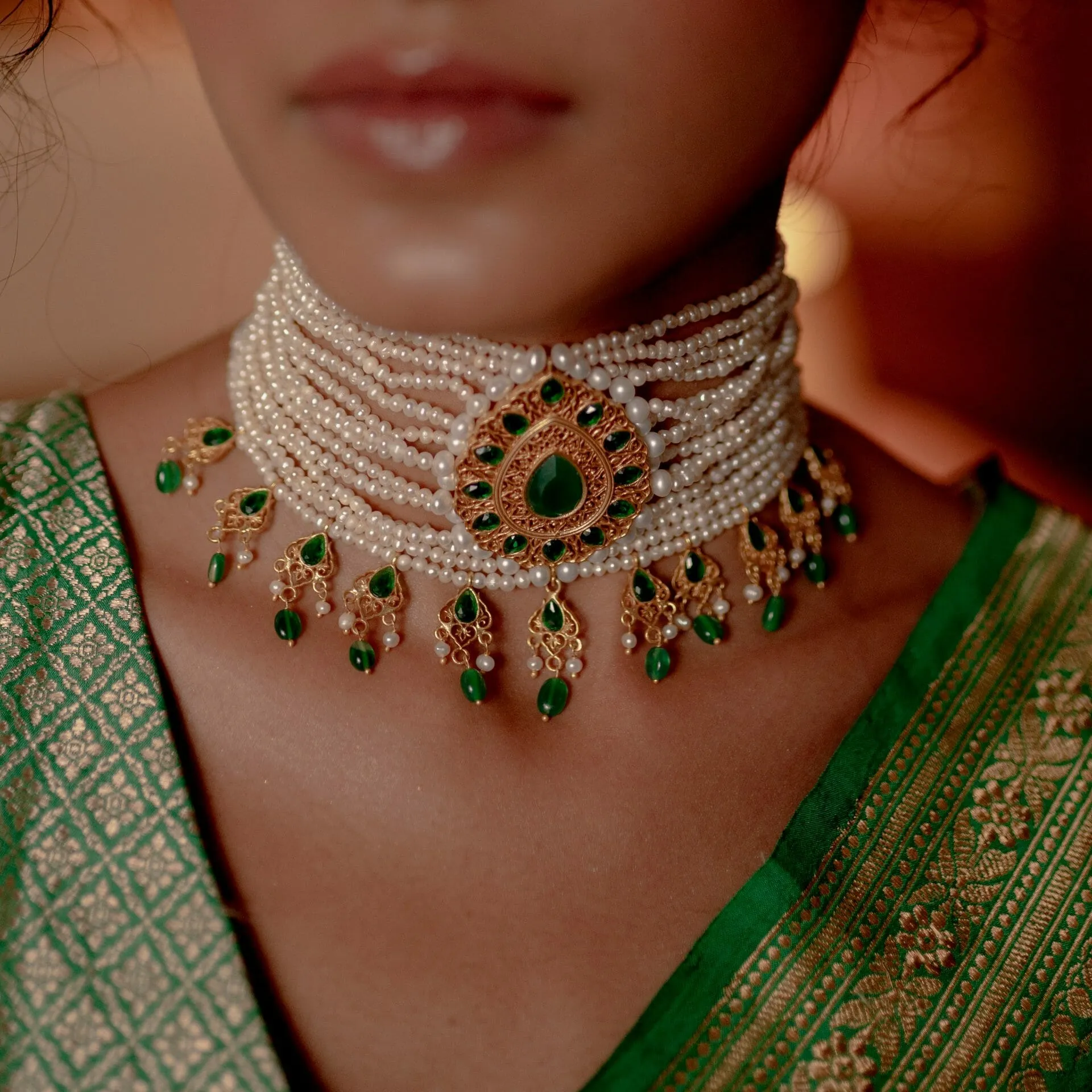 Sultana neck piece