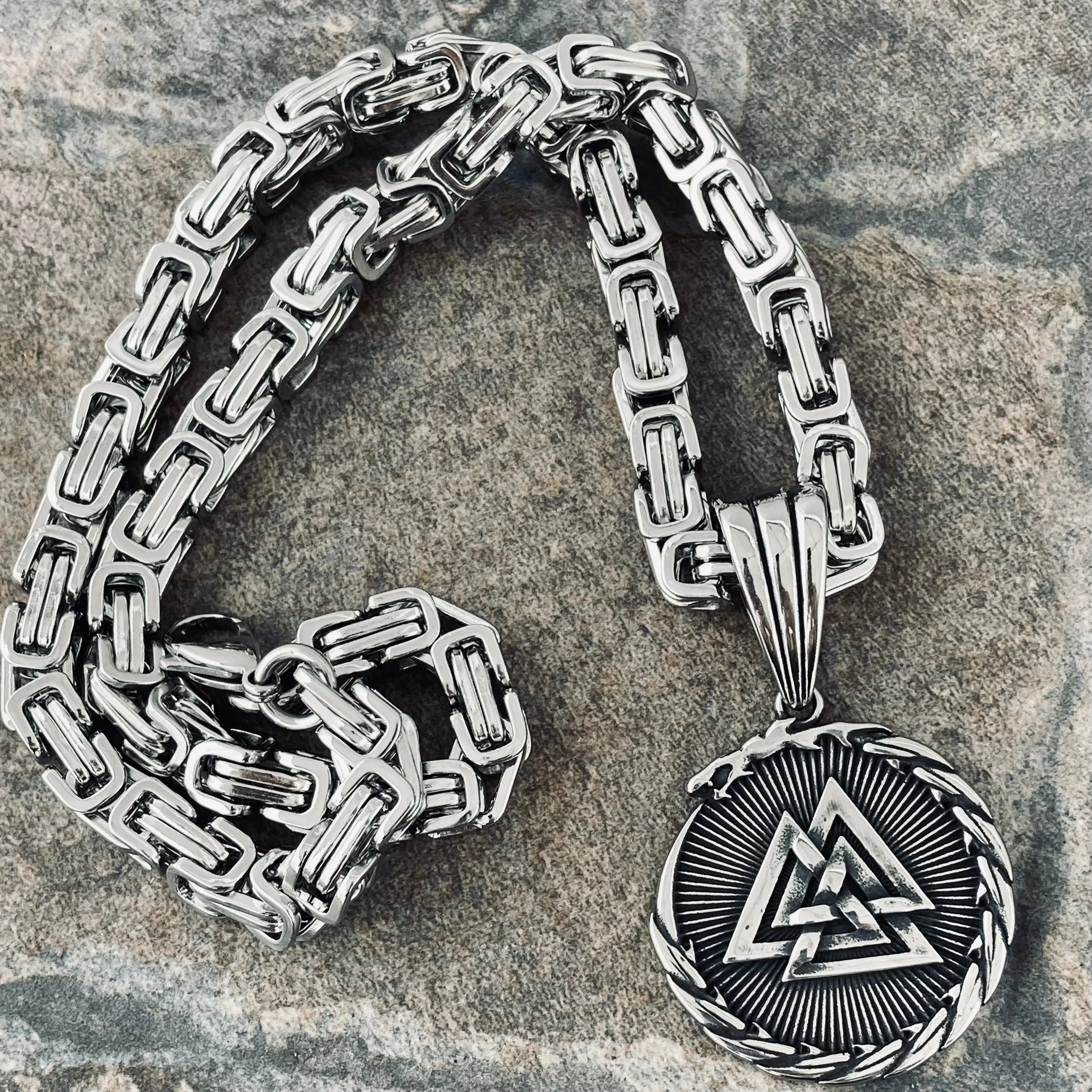 Viking - Valknut Round Pendant - Necklace (797)